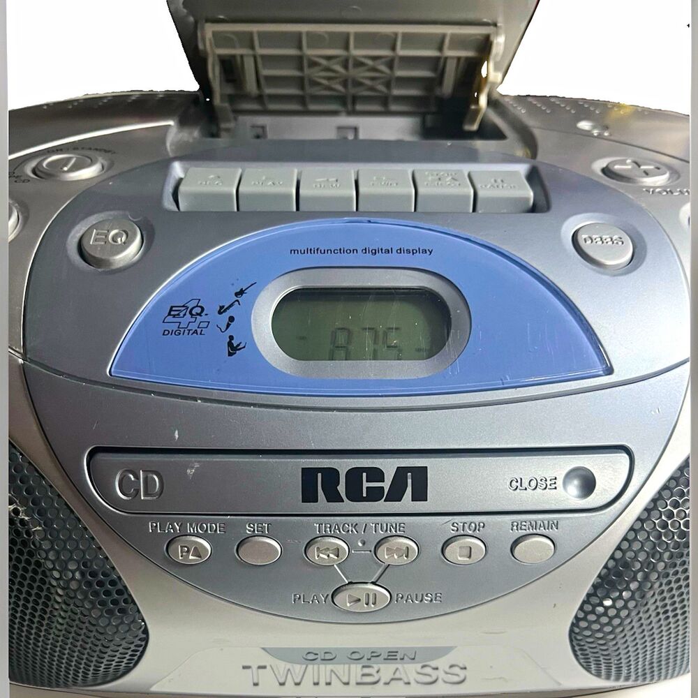 RCA RCD180 TWINBASS Portable CD/Cassette AM/FM Radio Boombox Silver/Blue WORKS